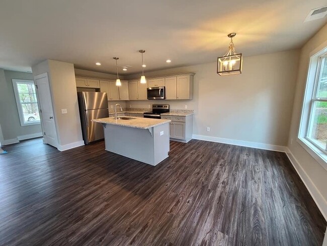 Building Photo - Beautiful 2 Bedroom 2.5 Bath Home Coming S...