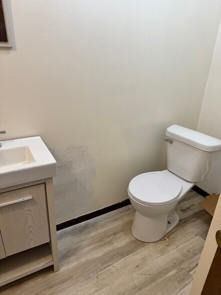 Building Photo - 906 Shady Ln