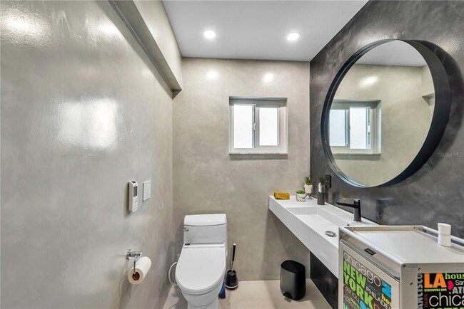 Building Photo - 224 6th Ave N