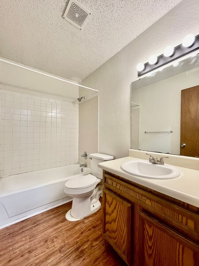 Building Photo - 1303 Conway Dr