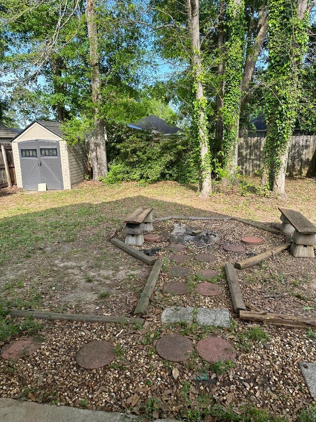 Building Photo - 2061 Laurel Oak Ct