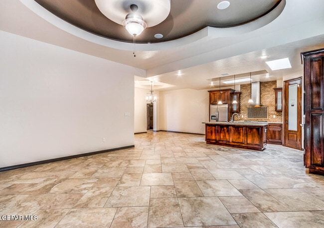 Building Photo - 14213 Meadow Lake Ave