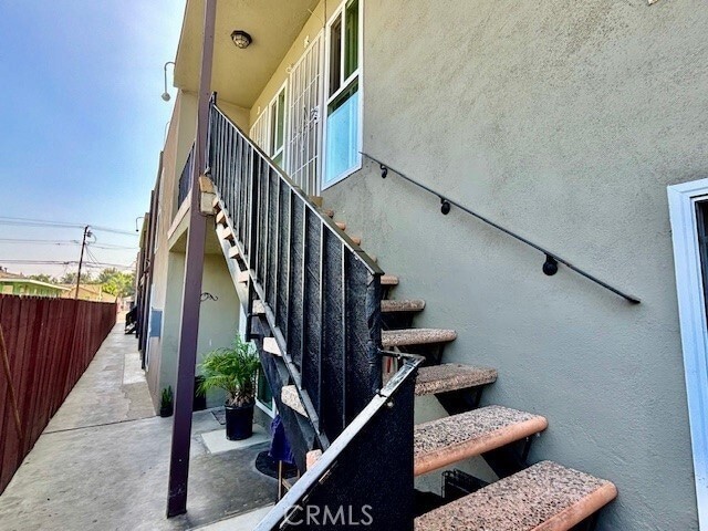 Building Photo - 815 N Rose Ave