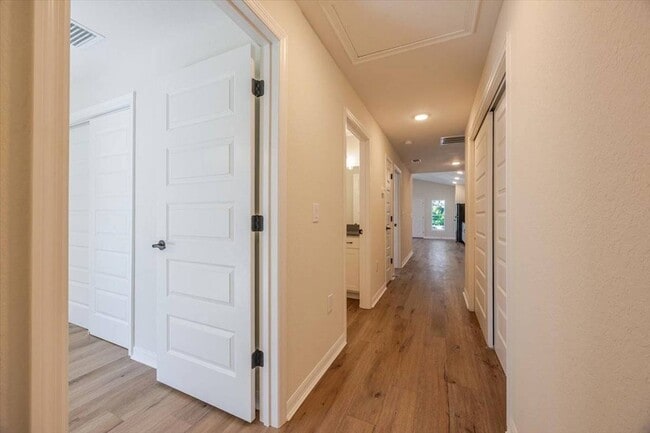 Building Photo - 1164 Fairway Dr