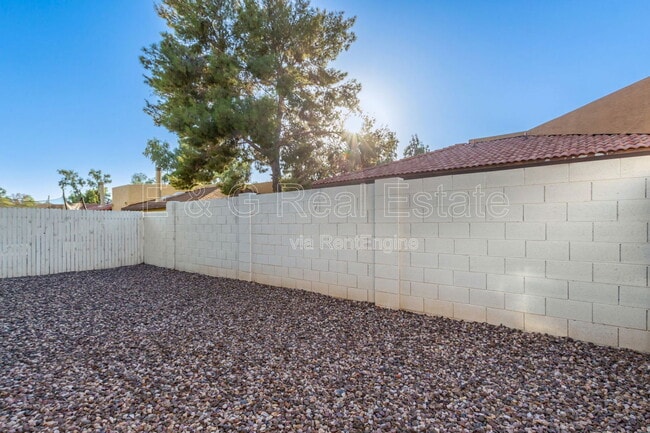 Building Photo - 3218 W Glendale Ave