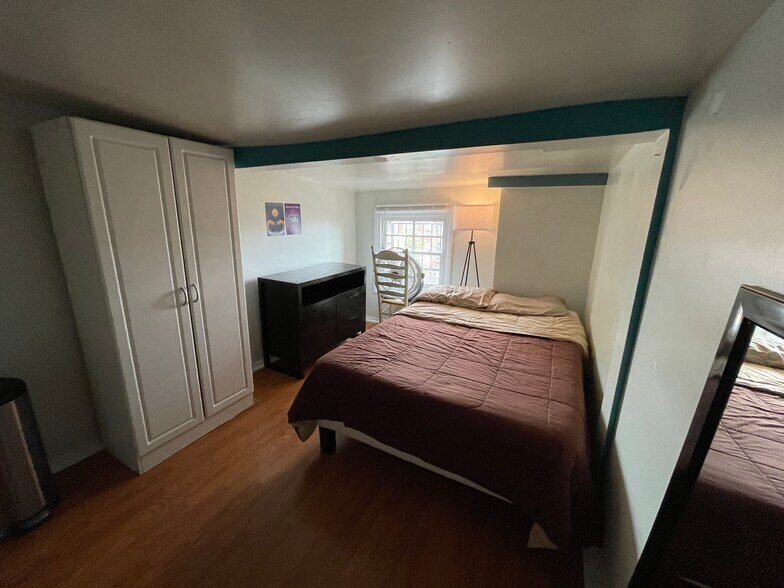 Building Photo - 1013 St Paul St