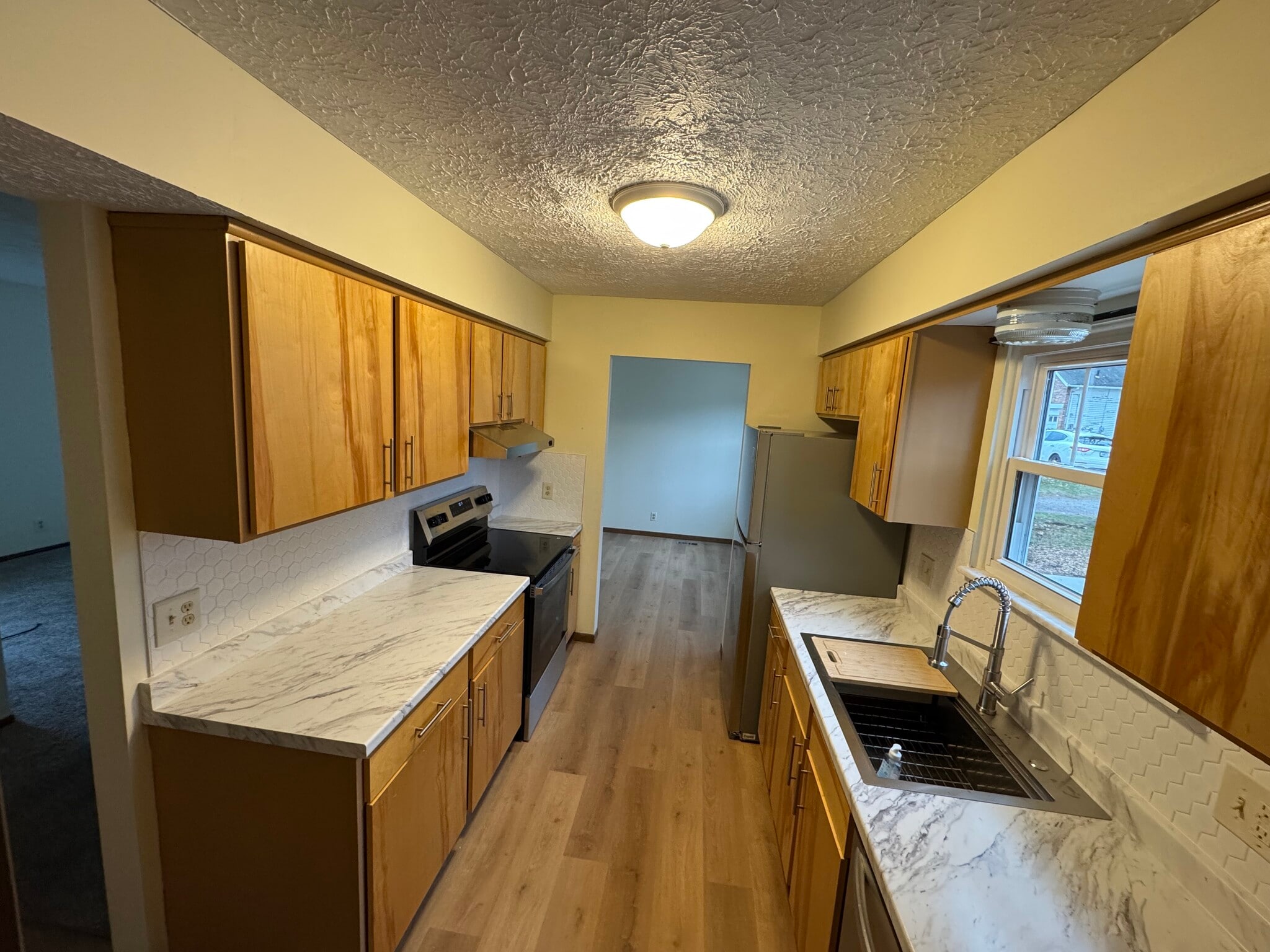 Building Photo - 545 Mentor Ave