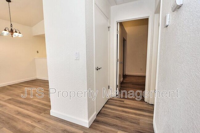 Building Photo - 7733 Temwoods Way