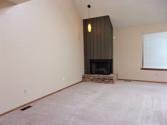 Building Photo - TJ 12 - FFG 8911 8913