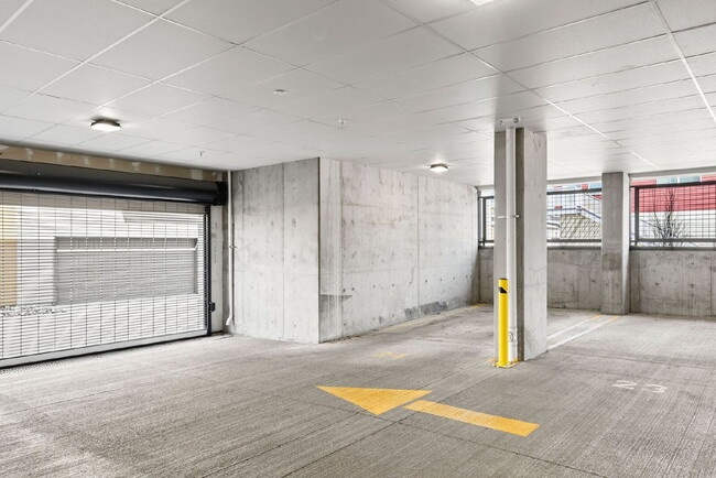Building Photo - Top-Floor Denver Condo Offering Privacy, Views & Upgraded Appliances