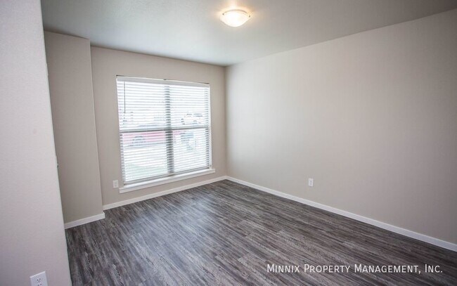 Building Photo - 2102 Langford Ave