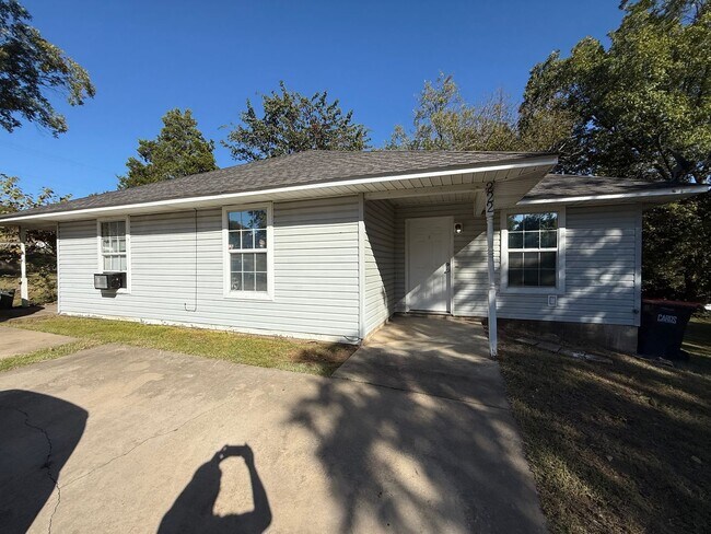 Building Photo - 222-224 Cane Hill St