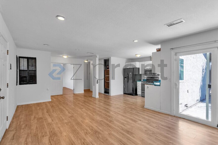 Building Photo - Unit