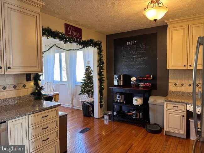 Building Photo - 3132 Laurel View Dr