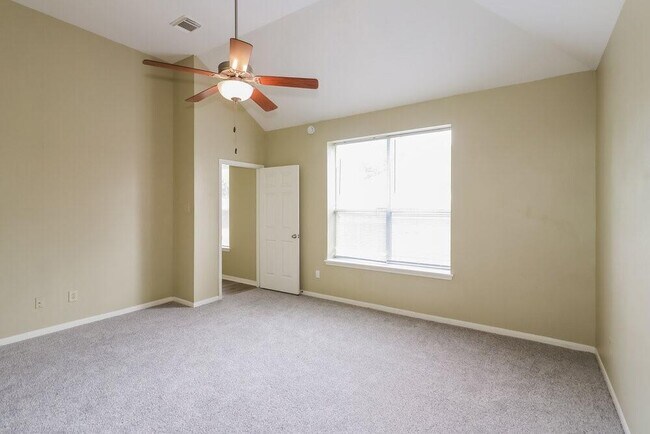 Building Photo - 20407 Avery Point Dr