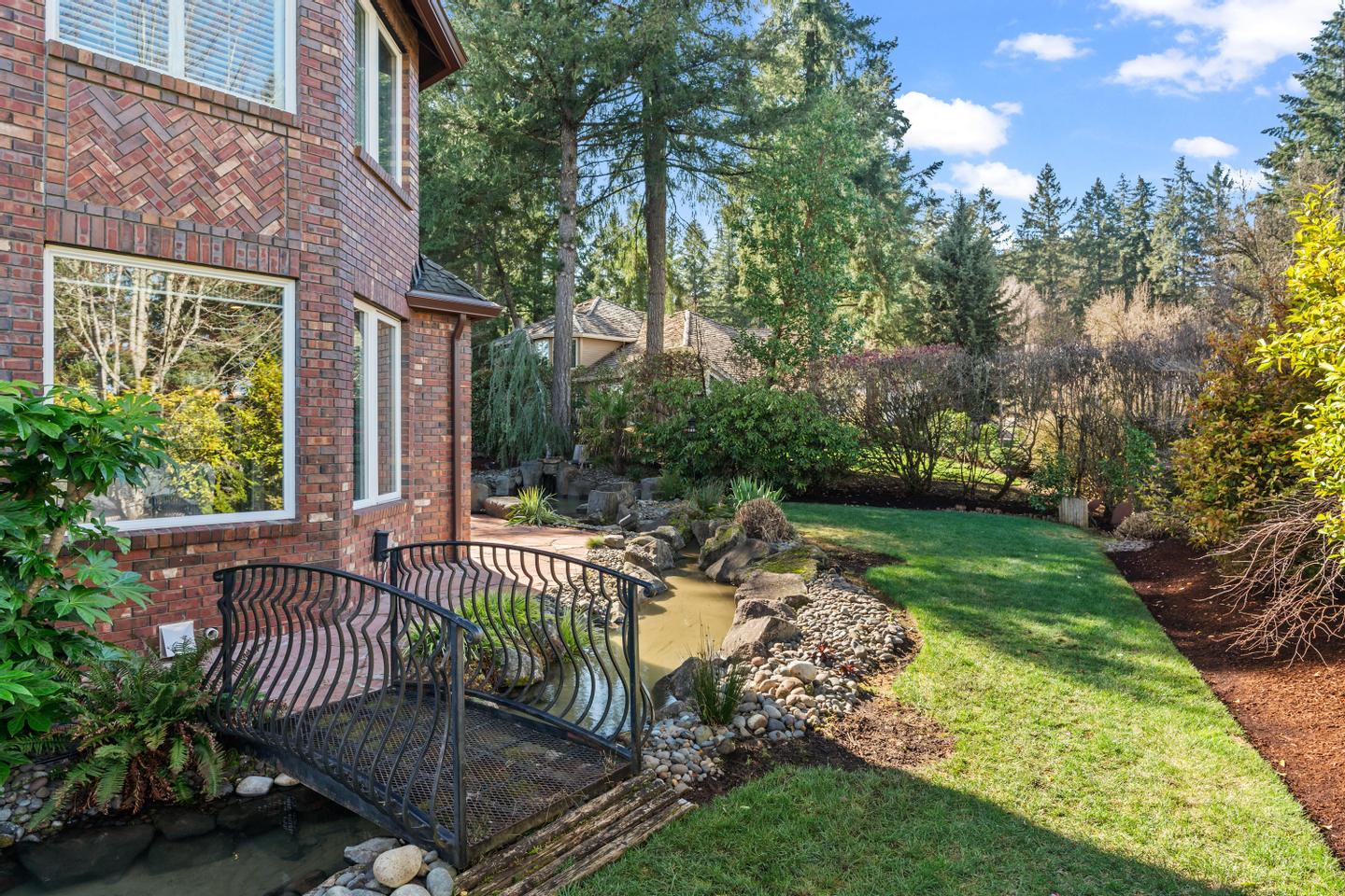Building Photo - 16235 SW Falcon Dr