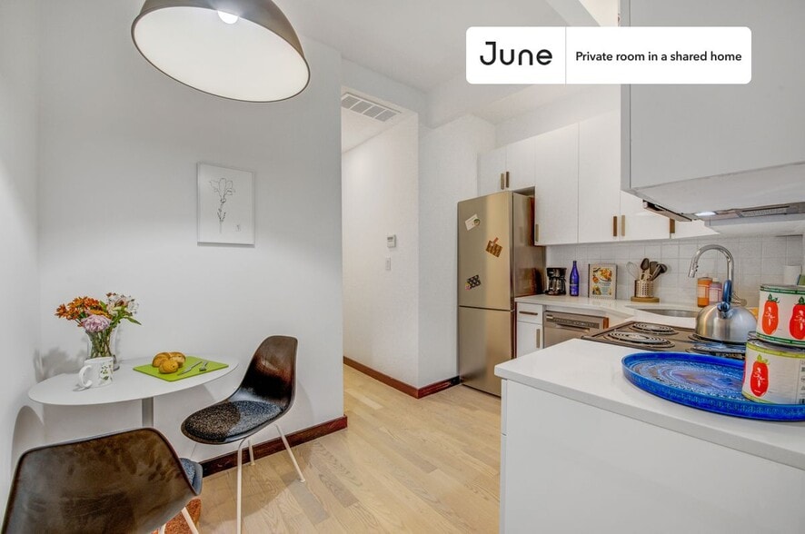 Building Photo - Welcoming ROOM at The Maison Suydam