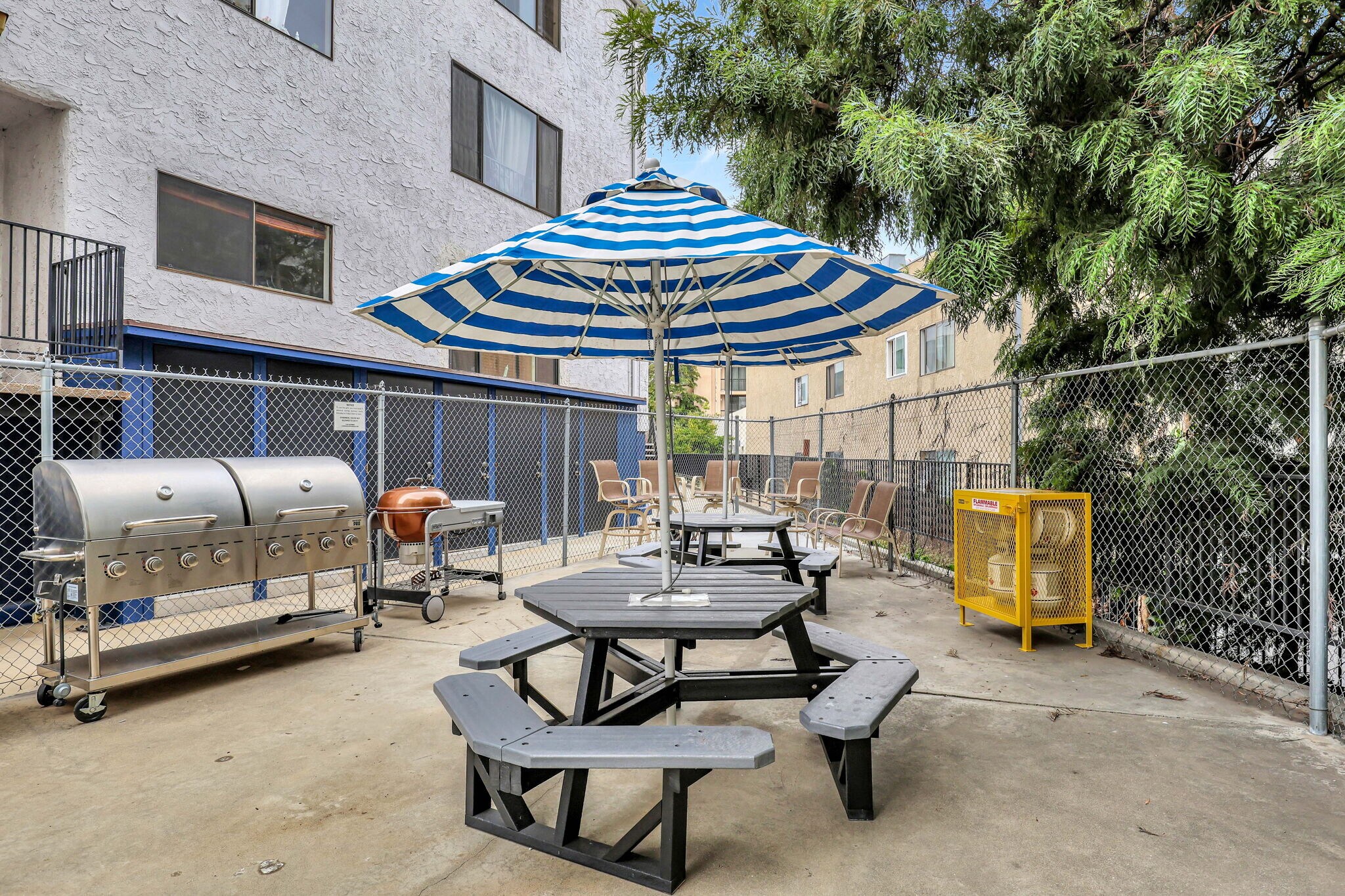 Building Photo - 10982 Roebling Ave