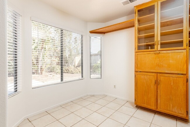 Building Photo - Lovely 4 bedroom Oceanside home!