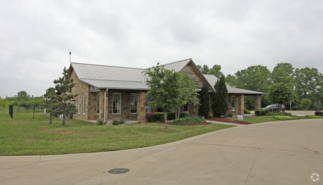 Building Photo - Lake Arlington Ranch