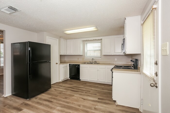 Building Photo - 722 Nightingale Cir
