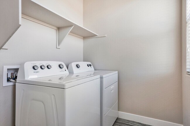 Building Photo - 2327 S Wycliff Cir