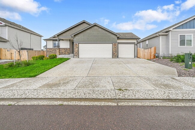 Building Photo - $2,550 - 4 Bed, 3 Bath Home in Colorado Sp...