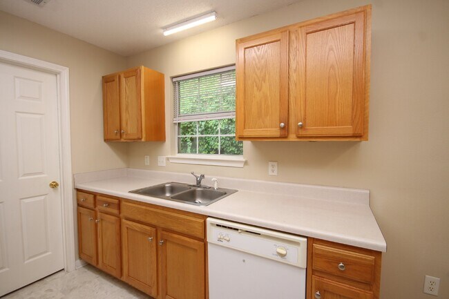 Building Photo - 3BR/2BA Home Near UWF – Wood-Look Flooring, Galley Kitchen, Pet Friendly!