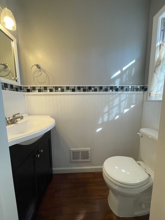 Building Photo - 3 BR Brick Ranch with Fenced Yard in Starm...