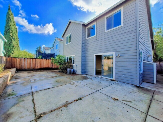 Building Photo - 1213 Panoche Ave