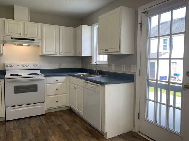 Building Photo - Raleigh Residence In Hedingham Scenic Golf...