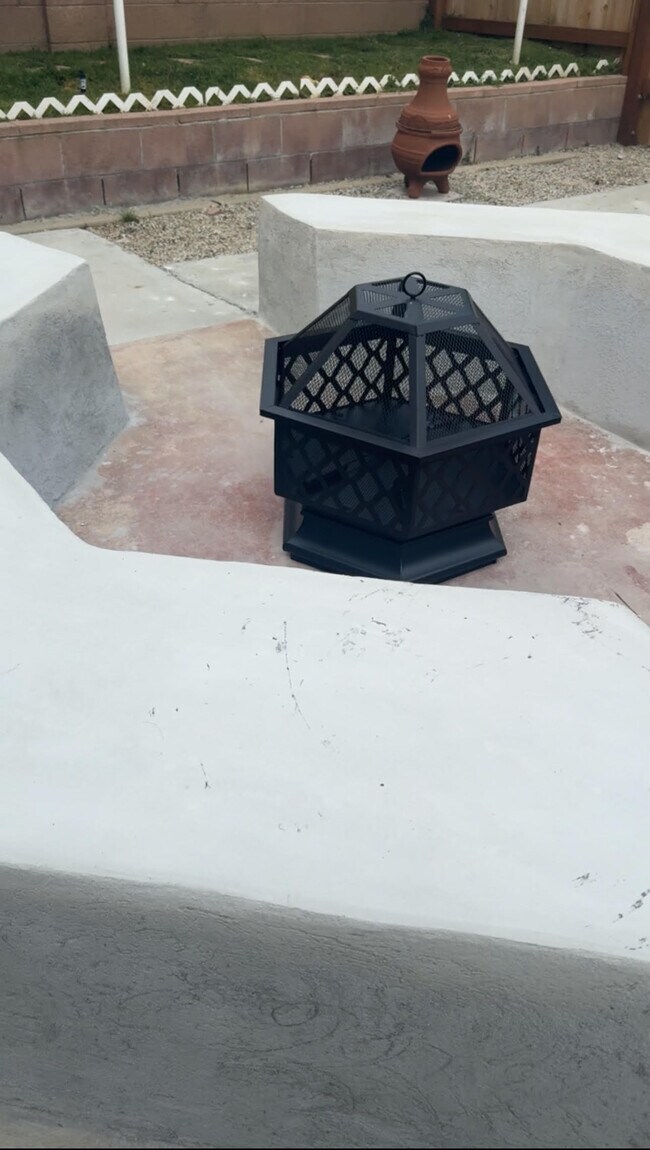 Building Photo - 6437 Graves Ave