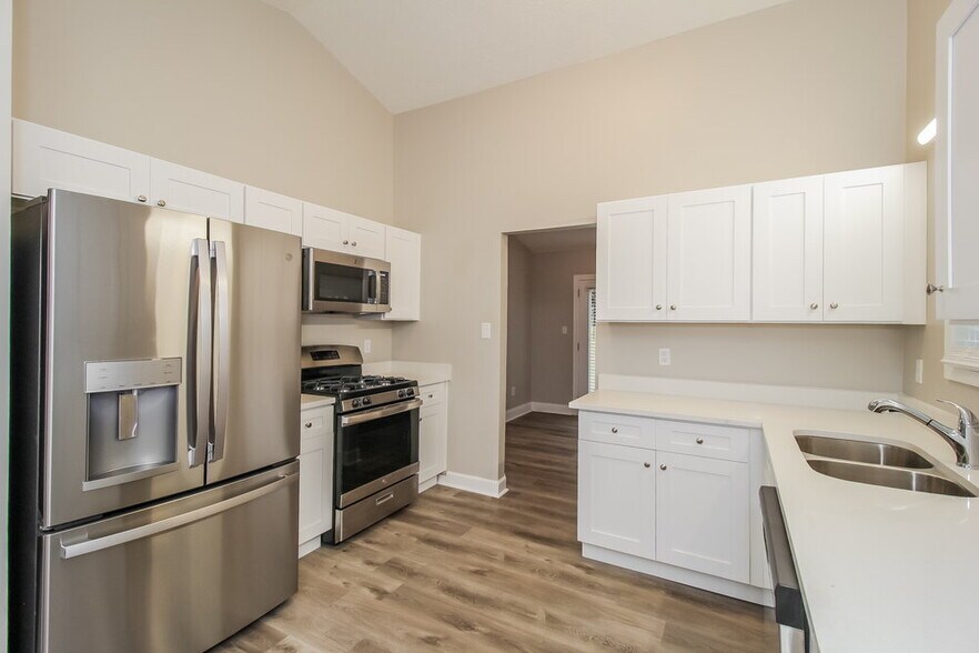 Building Photo - 3901 Old Villa Ct