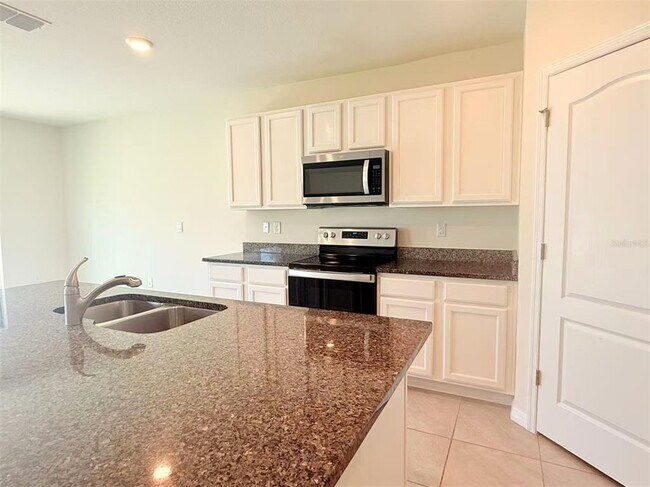 Building Photo - 5350 Pine Lilly Dr