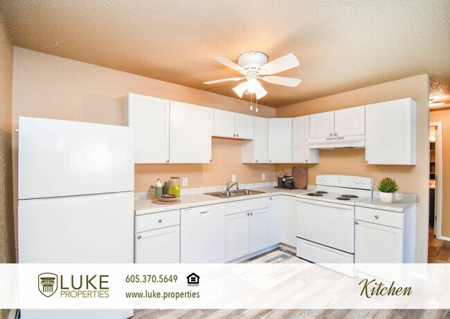 Building Photo - 405 S Sycamore Ave