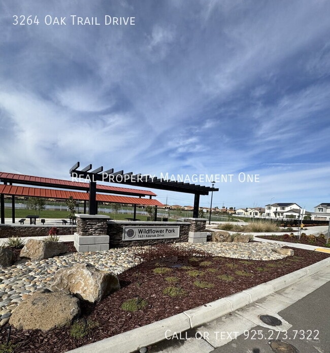 Building Photo - 3264 Oak Trl Dr