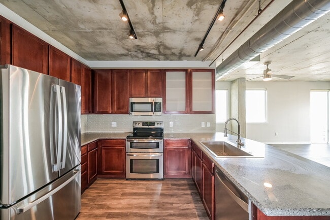 Building Photo - $2,200.00, 2 bed, 1bath located in the hea...