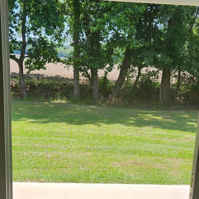 Building Photo - 337 S Pointe Dr