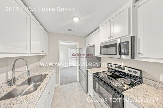 Building Photo - 2613 S Van Buren St