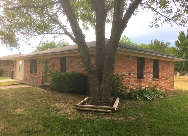 Building Photo - Southside Sanger