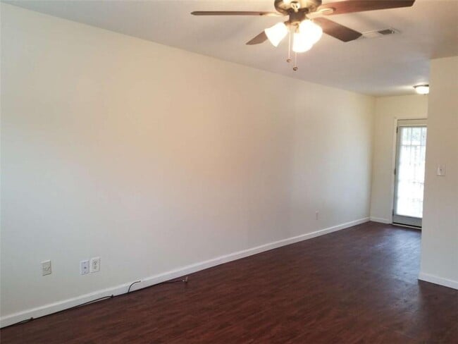 Building Photo - 100 Chalfont Dr