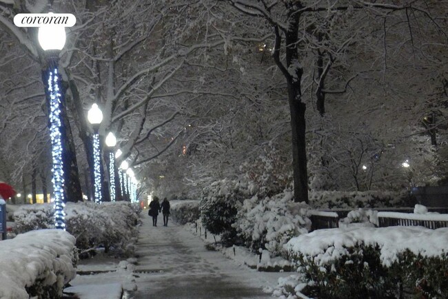 Building Photo - 400 Central Park W