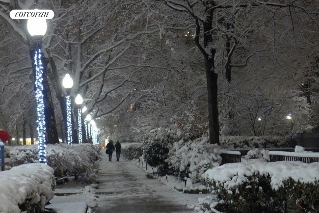 Building Photo - 400 Central Prk W