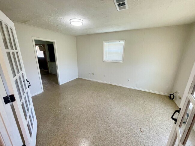 Building Photo - 539 Luckney Rd