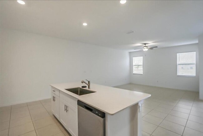 Building Photo - 21197 Threadfin Way