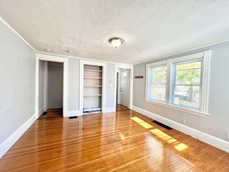 Building Photo - 7 Griggs Pl
