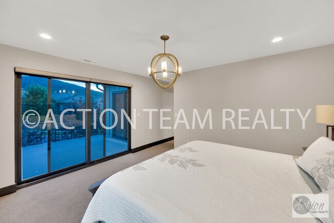 Building Photo - Beautiful Townhome in Huntsville