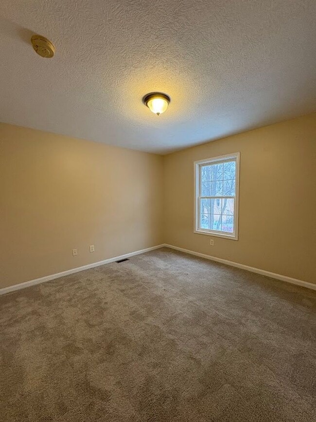 Building Photo - Three bedroom two bathroom home for rent