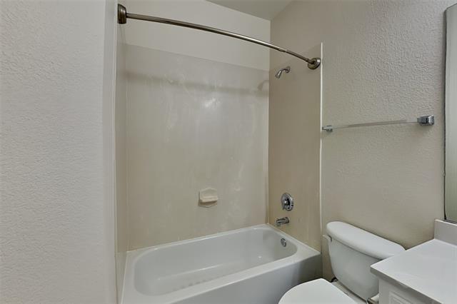 Building Photo - 3404 Pilgrim Dr