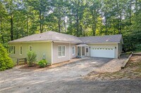 Building Photo - 218 River Dr
